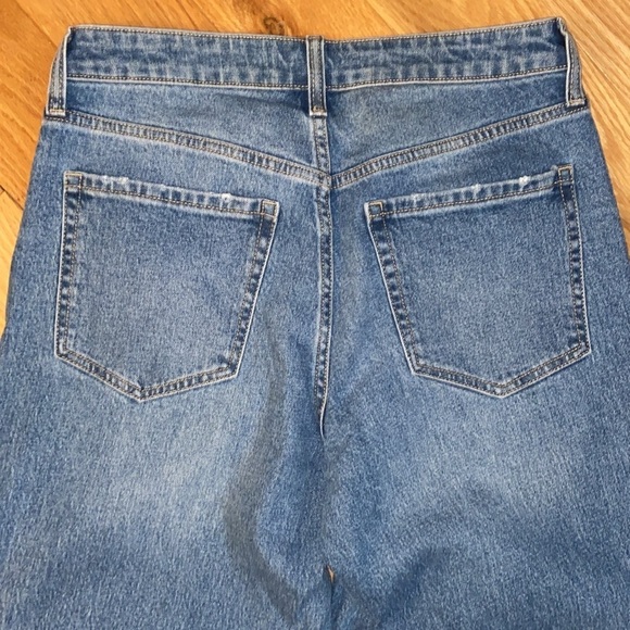 Old Navy High Rise Loose Side Slit Jean in size 8, no flaws - Picture 9 of 13